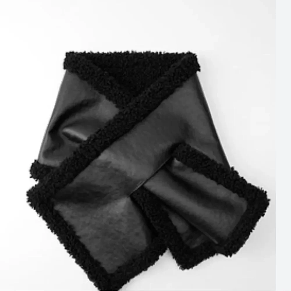 Zara double faced fleece lined scarf